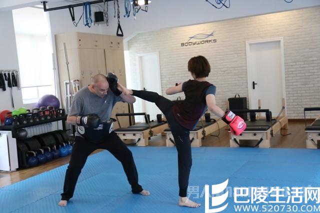 孙俪和教练练拳击