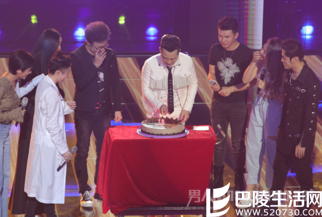 庾澄庆新好声音现场庆生许愿