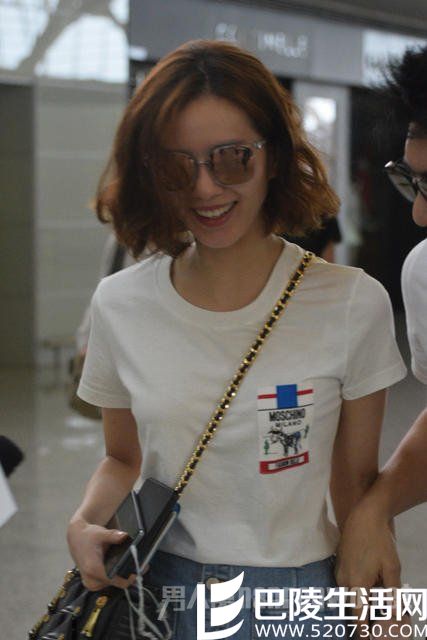 刘诗诗笑容灿烂