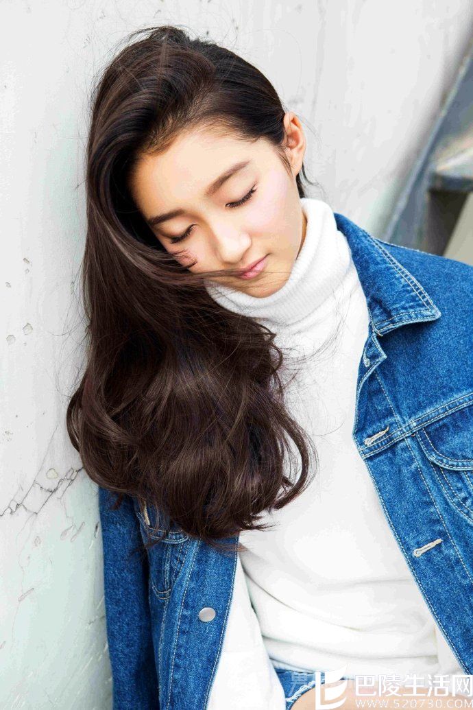 关晓彤家庭背景如何