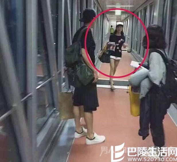 胡歌机场汇合神秘女 胡歌机场汇合神秘女