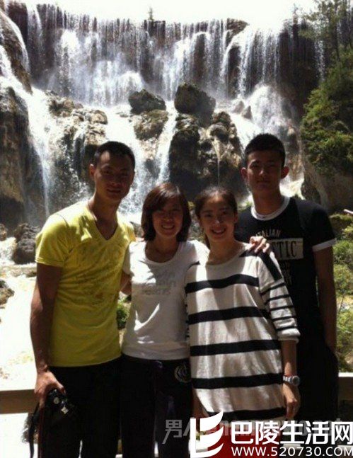 谌龙王适娴几个人合照