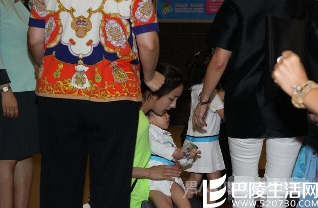 杨幂接送女儿 杨幂接送女儿