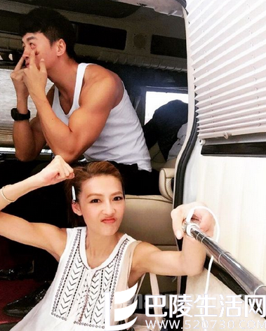 何润东和娇妻搞怪