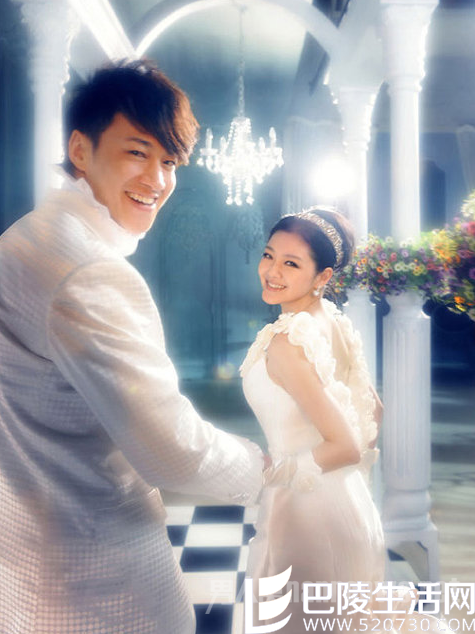 何润东大S婚纱照笑容灿烂