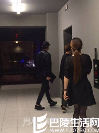 思聪李易峰吃火锅引围观