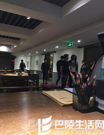 思聪李易峰吃火锅两人聊天