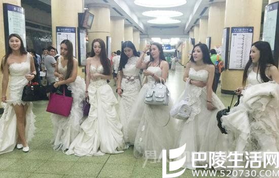 女粉丝穿婚纱告白李易峰 女粉丝穿婚纱告白李易峰