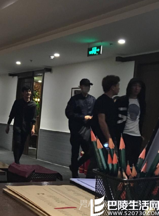 李易峰吸毒事件后和王思聪吃火锅 李易峰吸毒事件后和王思聪吃火锅