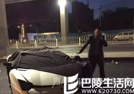 李易峰车祸现场图