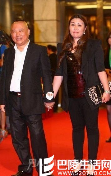 郭德纲和老婆拉手