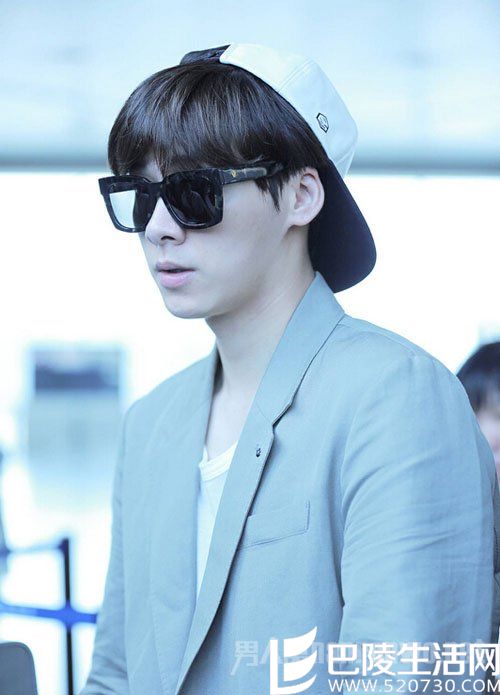 李易峰帅气亮相 李易峰帅气亮相