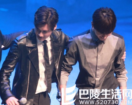 杨洋李易峰出席活动