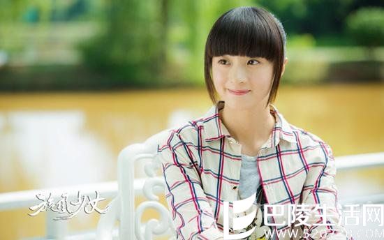 胡冰卿齐刘海造型 胡冰卿齐刘海造型