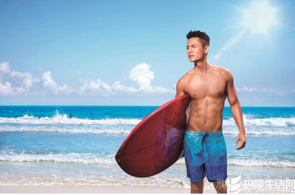 罗仲谦半裸秀肌肉