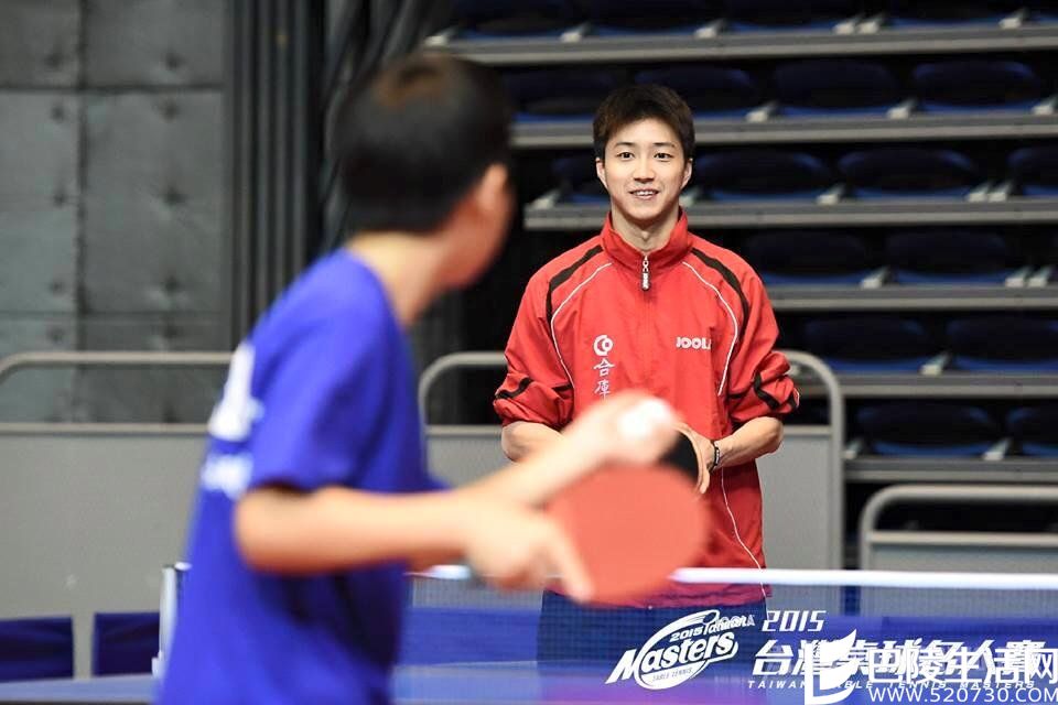 江宏杰球场风姿 江宏杰球场风姿