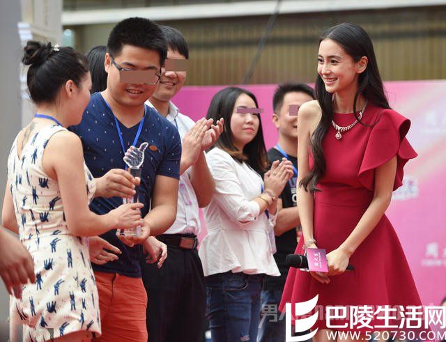 Baby现身笑容不断 Baby现身笑容不断