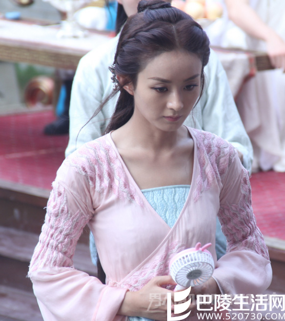 赵丽颖眼神专注 赵丽颖眼神专注