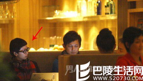 何炅夫妇全程无交流