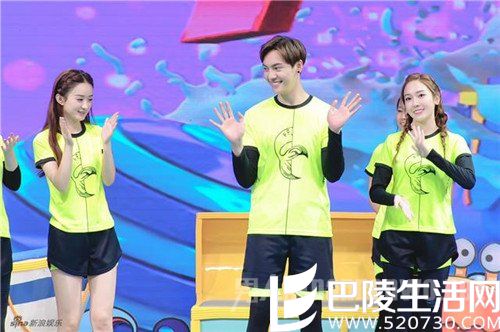 陈伟霆含情脉脉看着赵丽颖