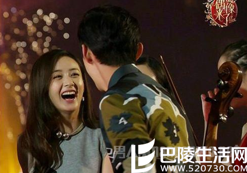赵丽颖何炅相视而笑