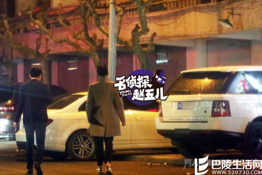 赵丽颖的老公背影很高大