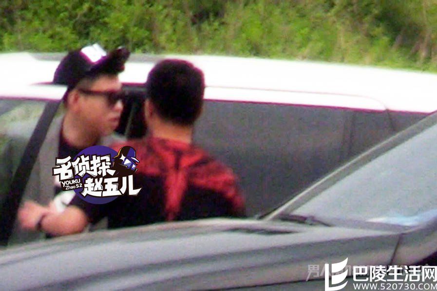 赵丽颖的老公侧面照