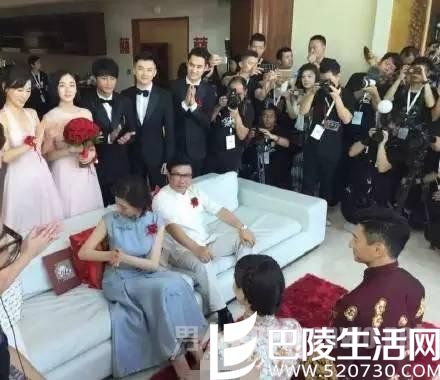 曲线也相当美,有颜有胸,女人到这个年纪有这种气质,还蛮难得的。 曲线也相当美,有颜有胸,女人到这个年纪有这种气质,还蛮难得的。