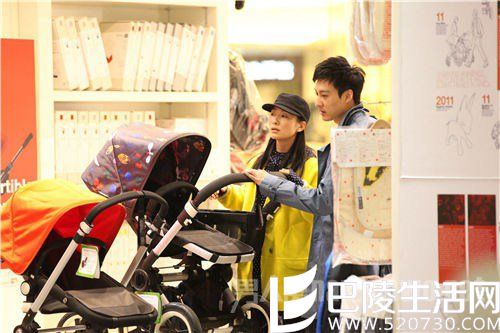 陶昕然夫妇买婴儿用品