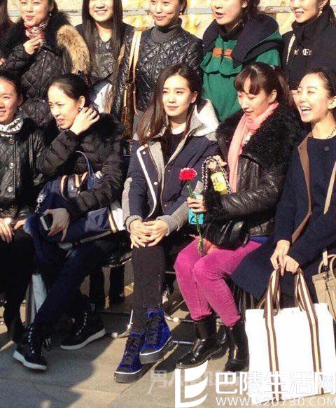 刘诗诗素颜回母校 刘诗诗素颜回母校