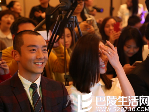 刘诗诗郑凯出席发布会 刘诗诗郑凯出席发布会