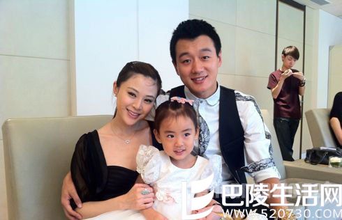 佟大为夫妇和大女儿 佟大为夫妇和大女儿