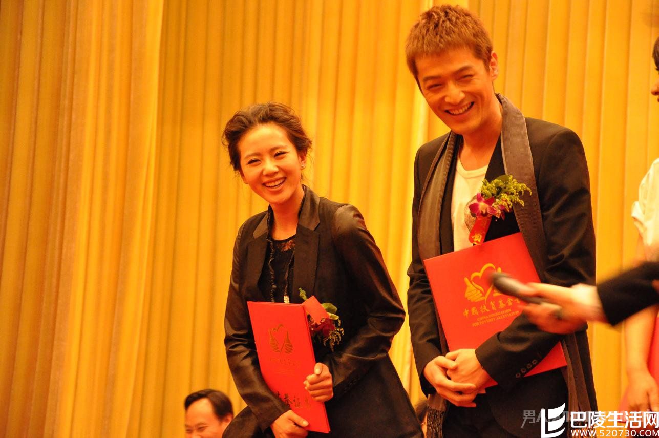胡歌刘诗诗领奖 胡歌刘诗诗领奖