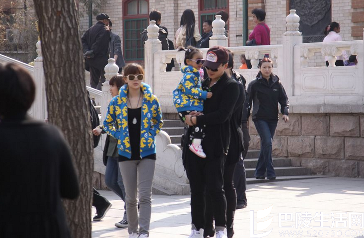 佟大为夫妇带孩子游玩 佟大为夫妇带孩子游玩