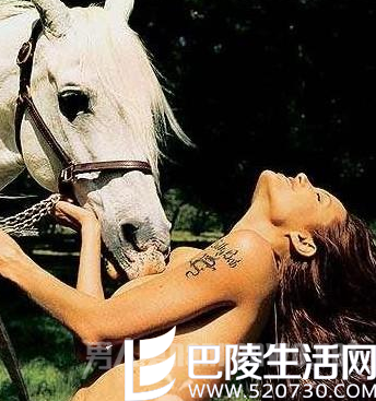 朱莉20岁全裸,马儿舔胸 朱莉20岁全裸,马儿舔胸