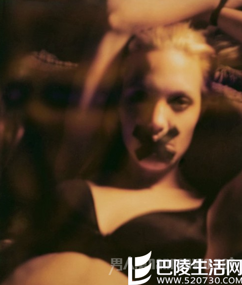 安吉丽娜朱莉胶布帖嘴巴 安吉丽娜朱莉胶布帖嘴巴