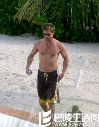 布拉德皮特肌肉很猛