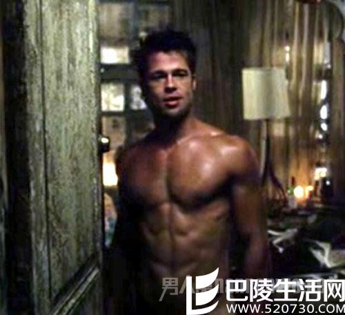 布拉德皮特全裸，肌肉一块块