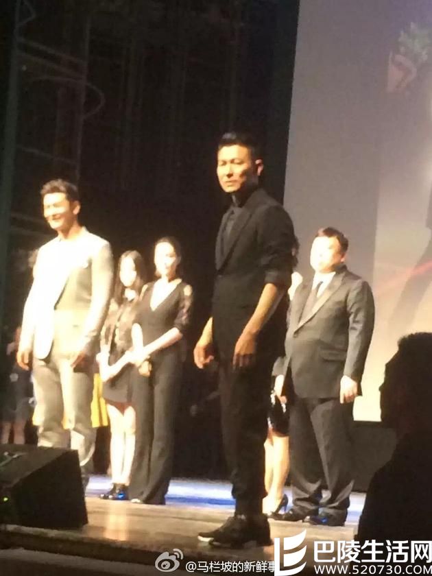 刘德华因粉丝被推搡当场发飙