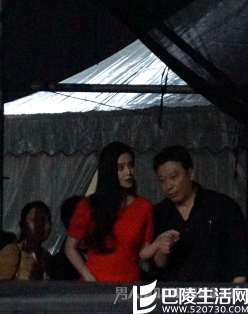 范冰冰小肚微凸，大黑牛当爹？