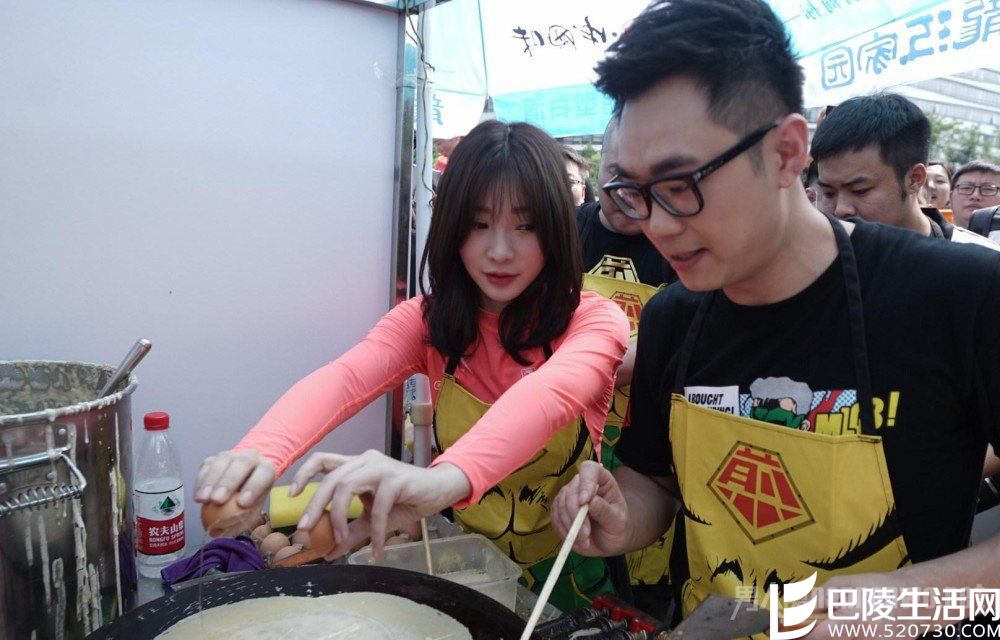 大鹏与柳岩生活照