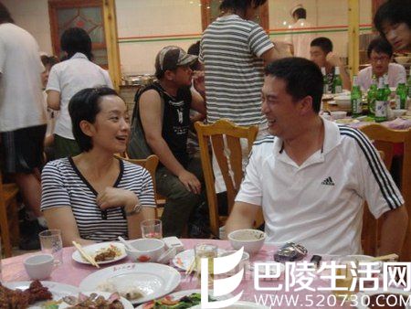 张嘉译王海燕笑容灿烂