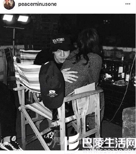 权志龙小松菜奈抚背照