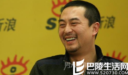 张嘉译笑容灿烂