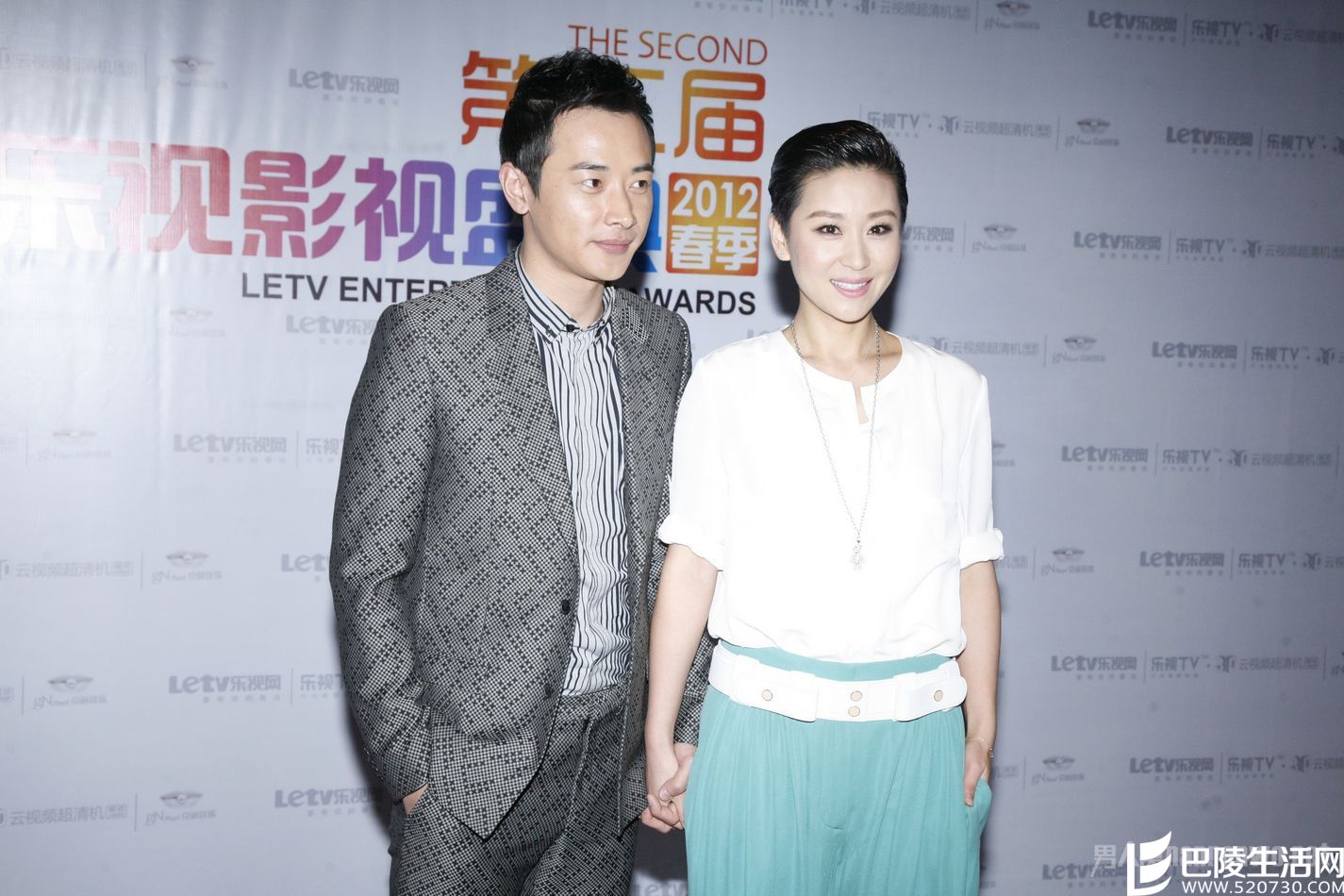 罗晋苗圃十指相扣 罗晋苗圃十指相扣