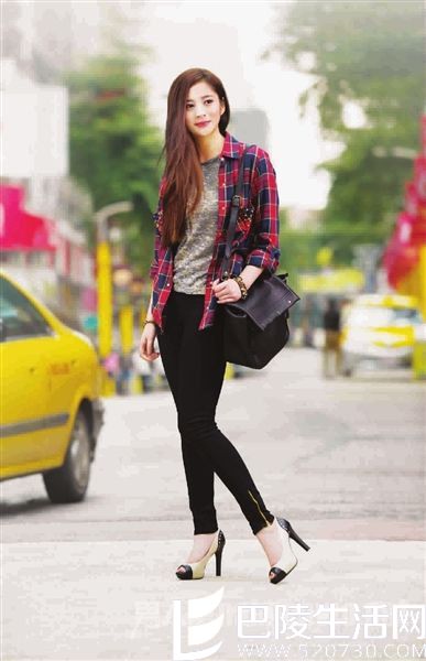 J女郎李心艾身材很好