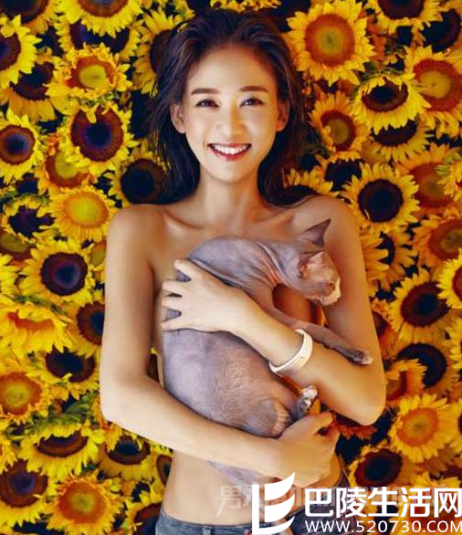 陈乔恩胸前未着寸缕