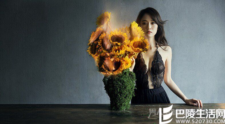 陈乔恩蕾丝衫很美