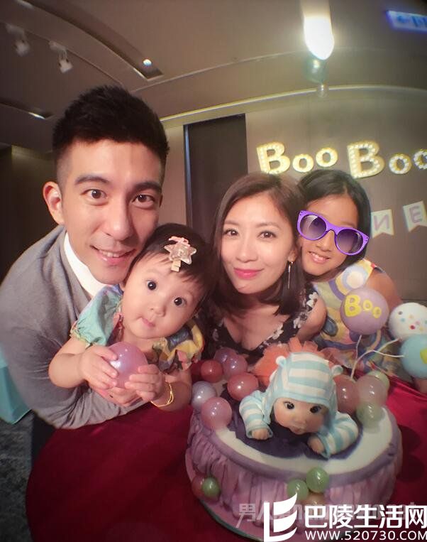 贾静雯一家四口合照