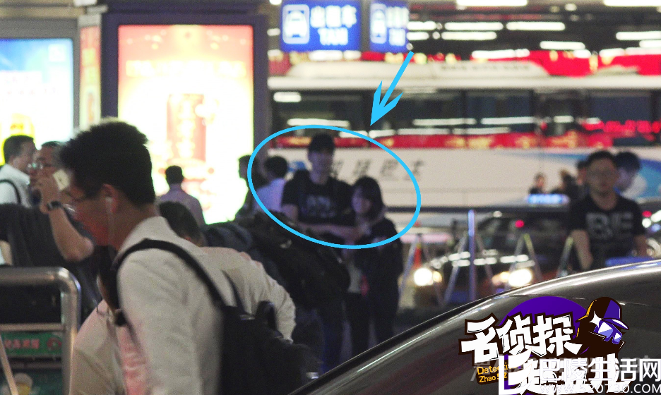 赵又廷和女助理很甜蜜